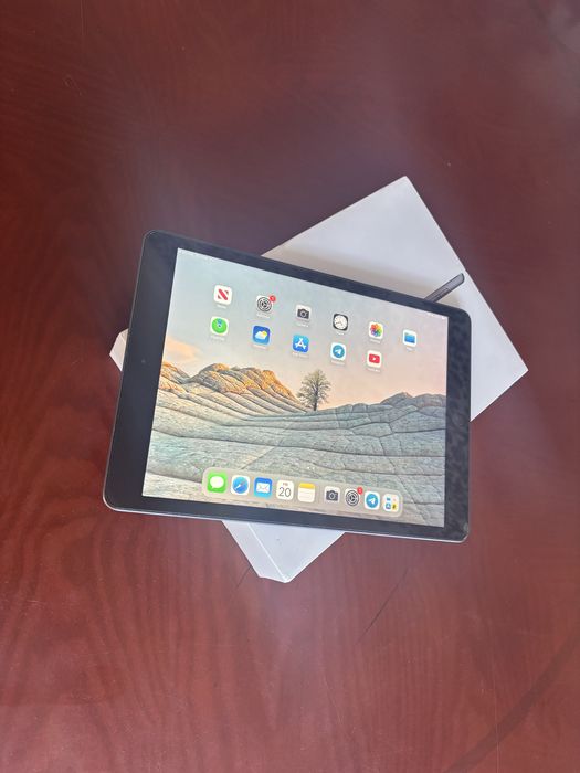 iPad 8 (2020) + стилус + коробка