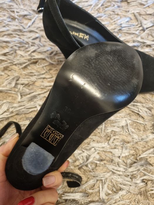 Vând pantofi din piele intoarsa