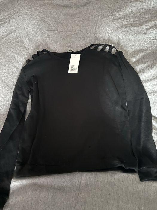 Bluza noua umerii goi marime S