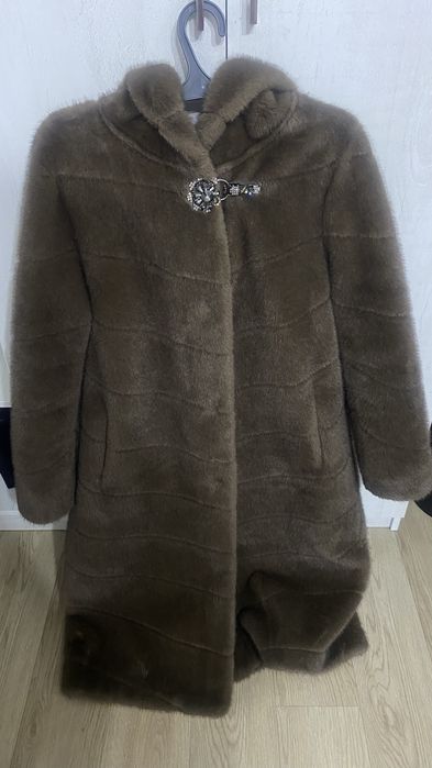 Продам шубу б/у в отличном  состоянии