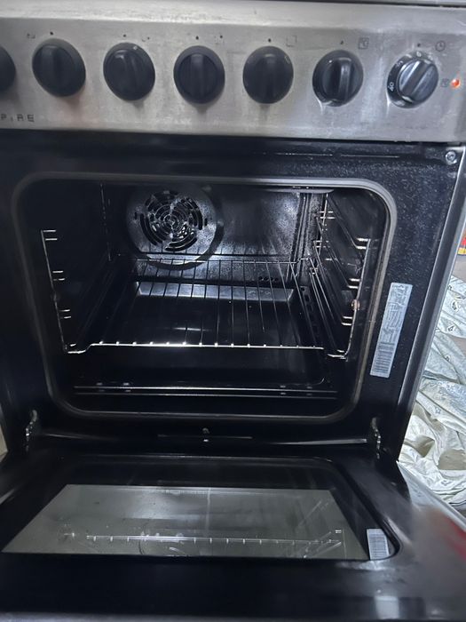 Продам газовую плиту Electrolux