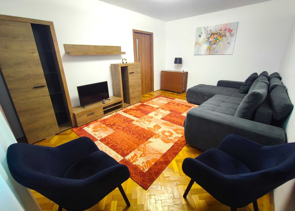 Inchiriez apartament 3 camere decomandat/ Tomis Nord/ Termen Lung
