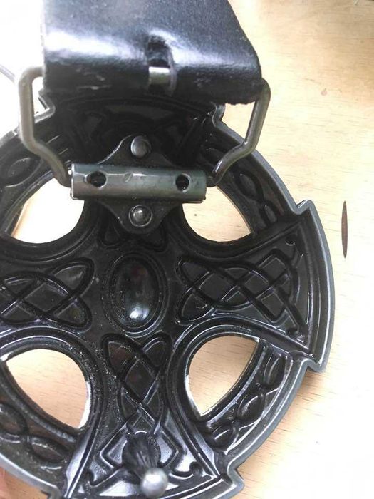 Мъжки готик колан с дупки