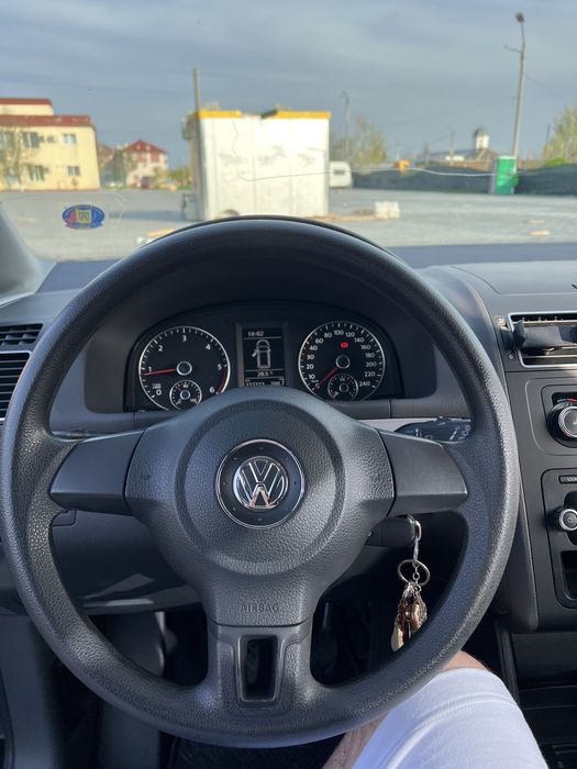 VOLKSWAGEN Touran 2011 — imagine 5