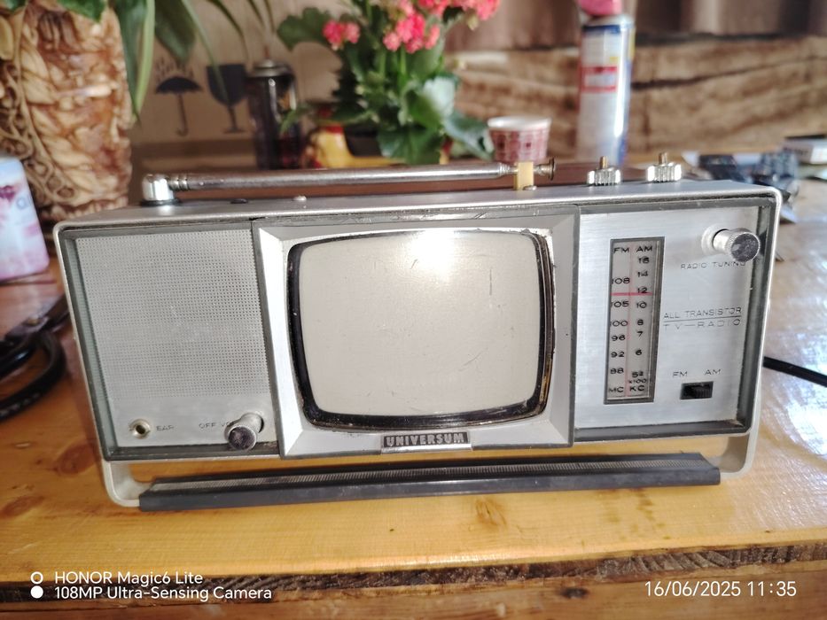 Radio TV portabil Universum FK100R0R