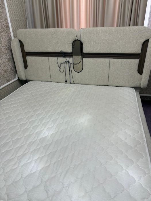 Продаётся кровать двухспальняя