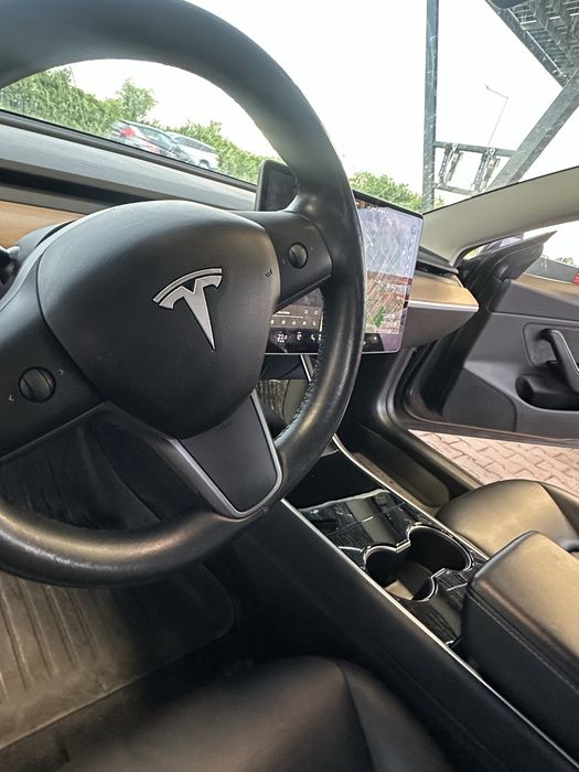 Tesla model 3 long range