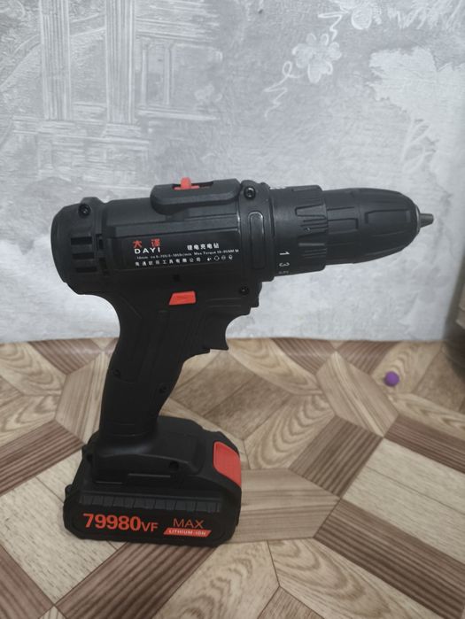 Шуруповерт новый