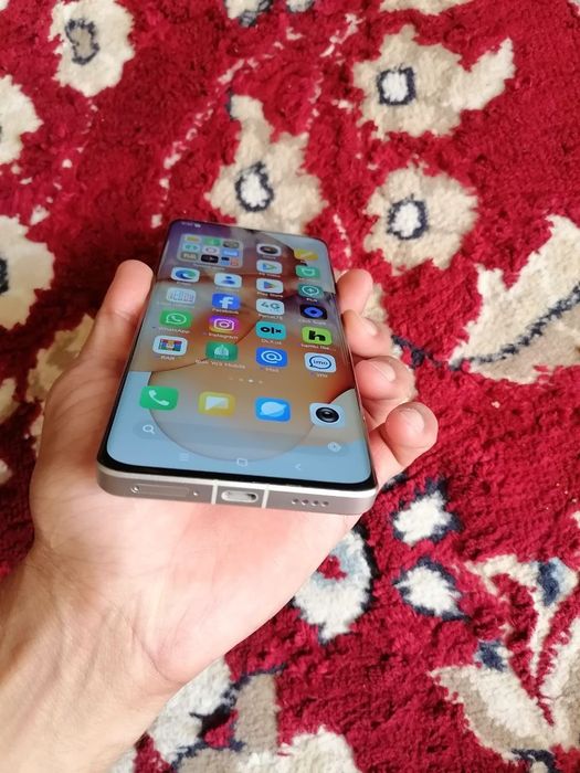 Xiaomi Mi 13 ultra sotiladi.