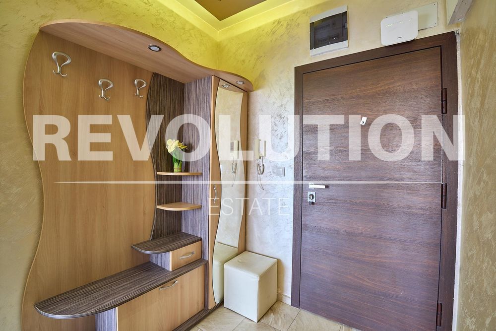 Двустаен апартамент в кв. Христо Смирненски/ С ПАРКОМЯСТО!