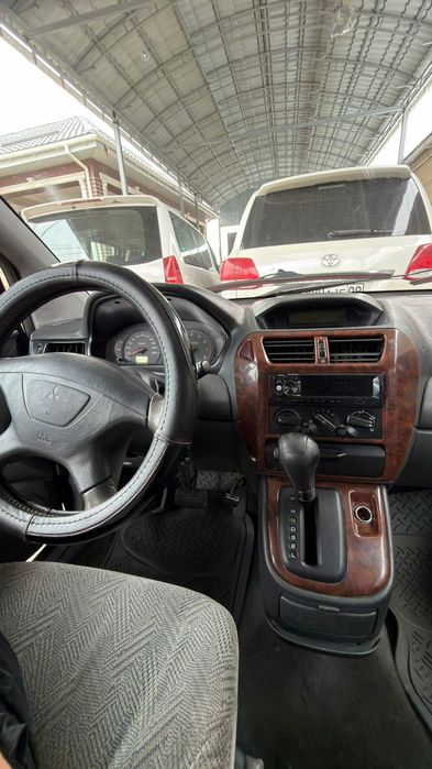 Mitsubishi space wagon