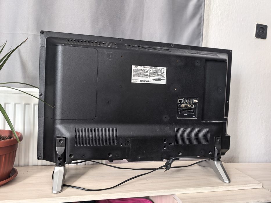 Телевизор JVC модел LT-32VH53B за части