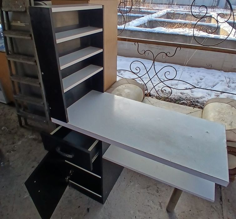 Продам маникюрный столик