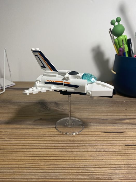 Продаю космечиский самолёт из лего sluban