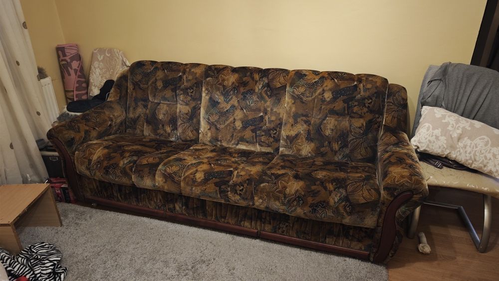 Canapea extensibilă 3 locuri – 230 cm , state bună.