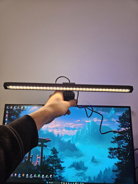 Vând lampă led pentru monitor