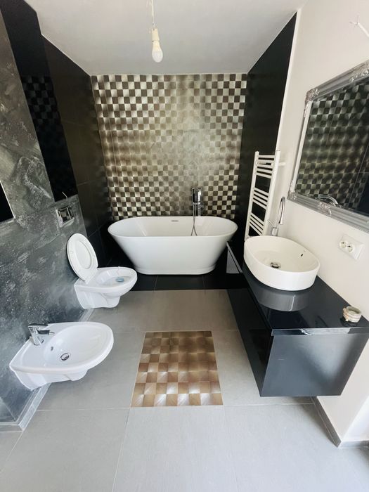 Închiriez casă P+1, complet mobilată și utilată, singur în curte