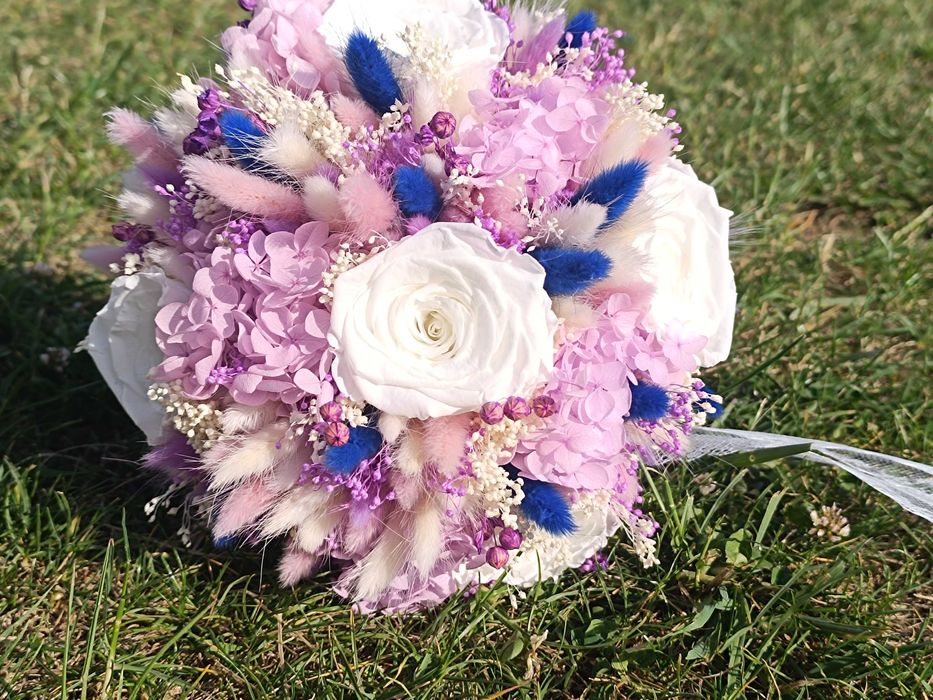 Buchete , cocarde,brățări, lumânări cununie și botez!