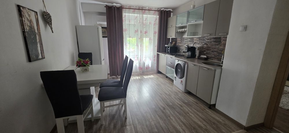 Dau in chirie apartament 3 camere