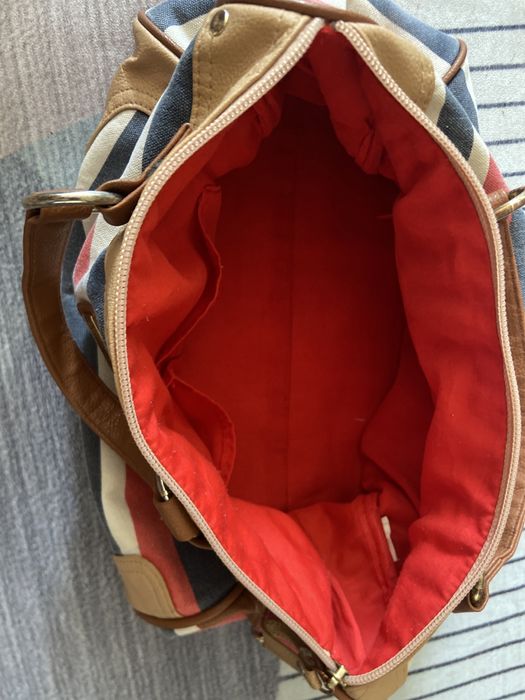 Женская сумка с ремешком