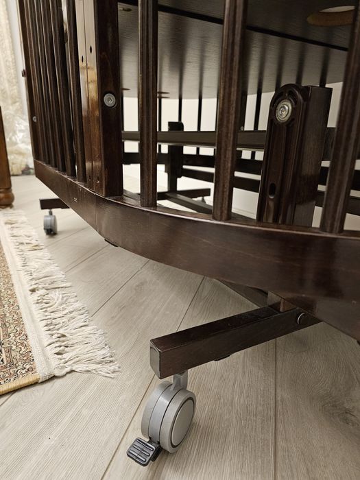 Продается детская кроватка трансформер с маятником