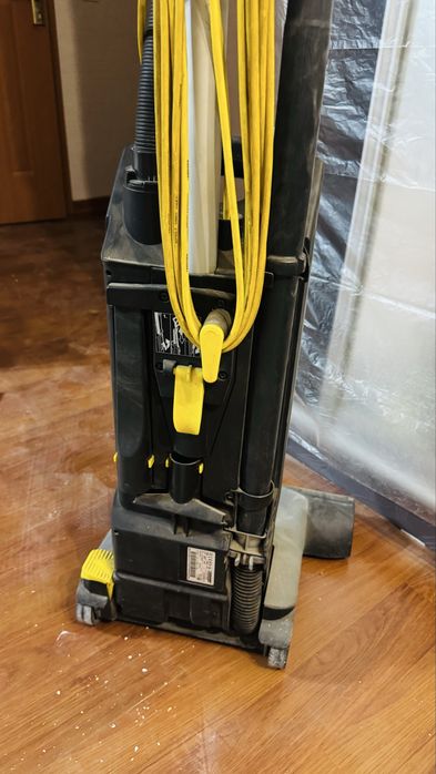 Щеточный пылесос Karcher CV 38/2
