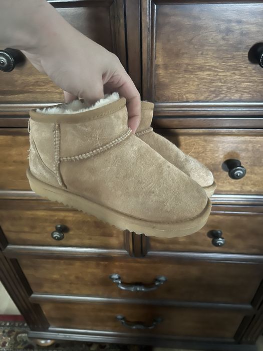 Ghete UGG maro blana