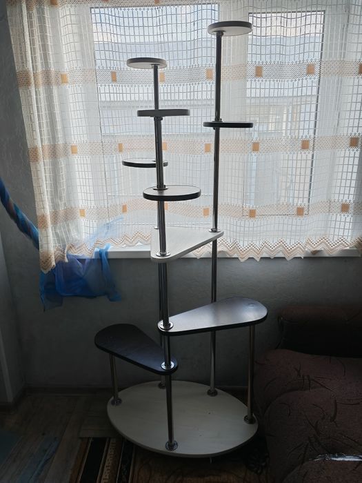 Полка под цветы.