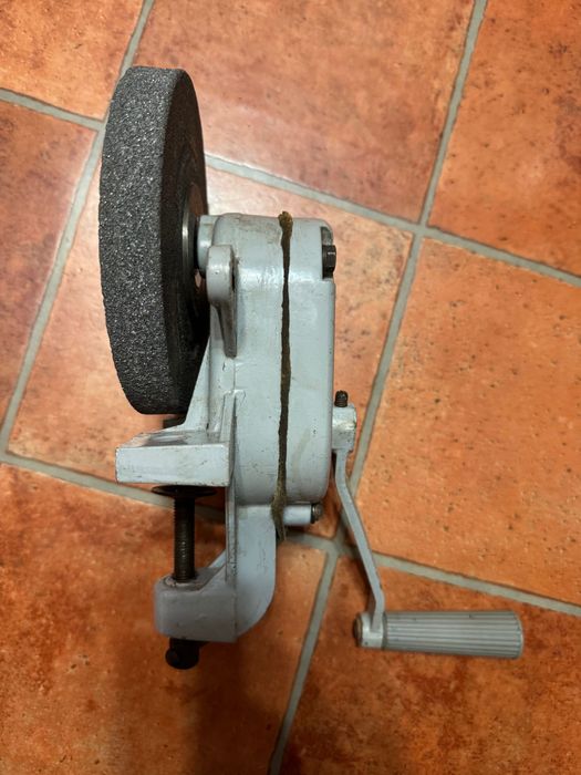 Наждак ручной настольный