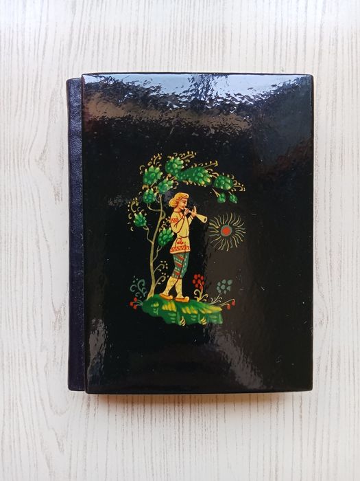 Антикварные пудреницы шкатулки