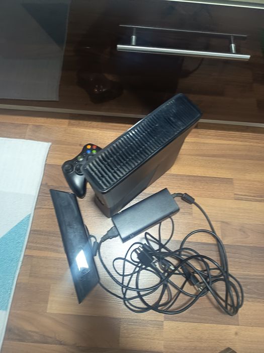 Xbox 360 4gb slim full box cu 21 de jocuri originale