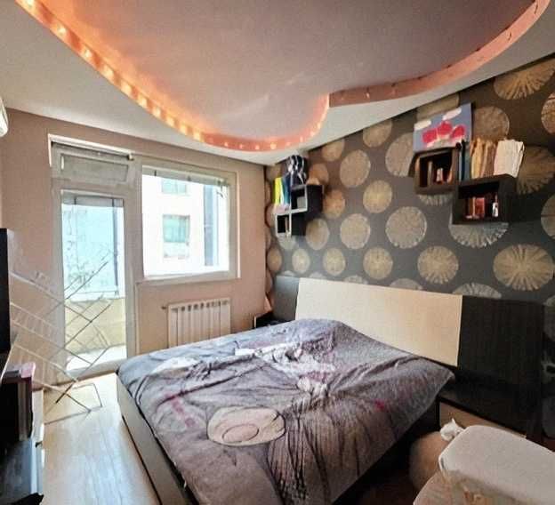 Продава се Тристаен апартамент в София, Център - 91 кв.м за 2858 €/кв.м - Снимка #2