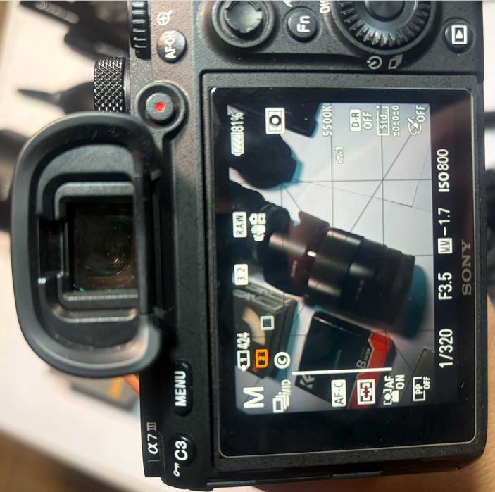 Sony A7 III (8061 кадъра) + 3 Обектива + Топ Филтри и Аксесоари