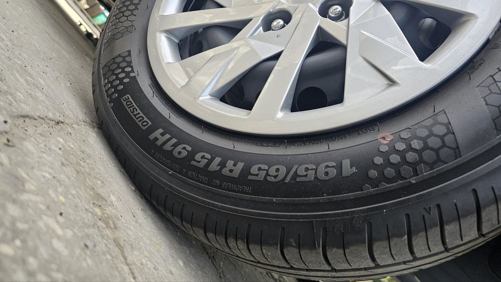 Hyundai Elantra 2023-год Диски 15-размер Шины 195/65R15 Колпаки 1000км