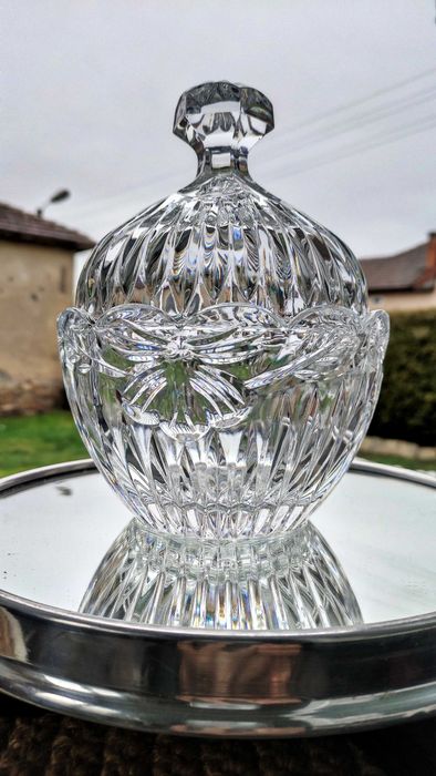 Масивна кристална бонбониера с капак