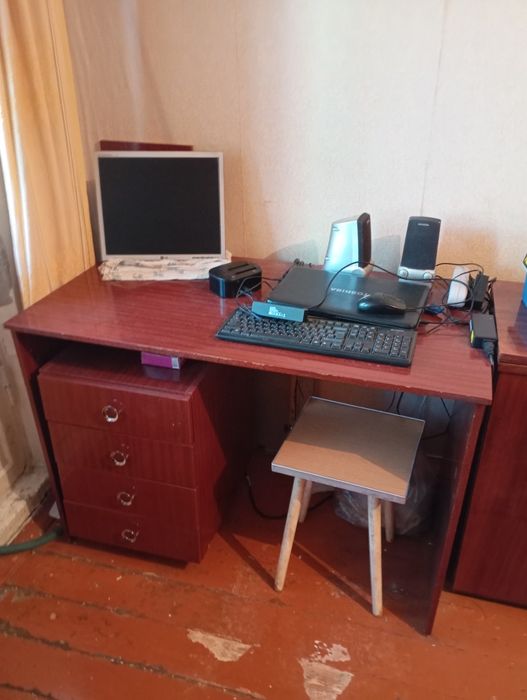 Продам стол письменный