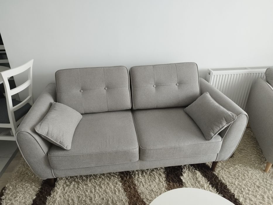 Vând canapea și fotoliu împreună sau separat.