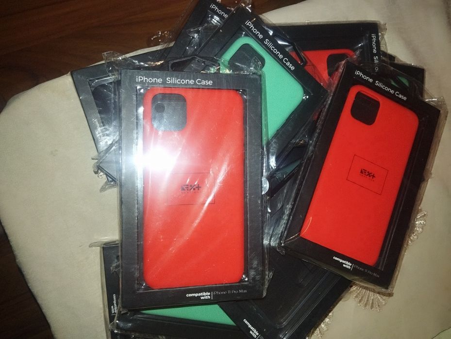 Huse originale cauciucate de iPhone