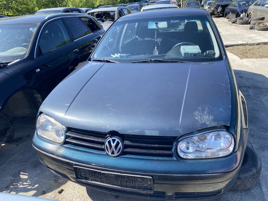 Dezmembram Volkswagen Golf 4