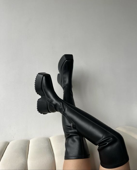 Трендовые ботфорты на платформе