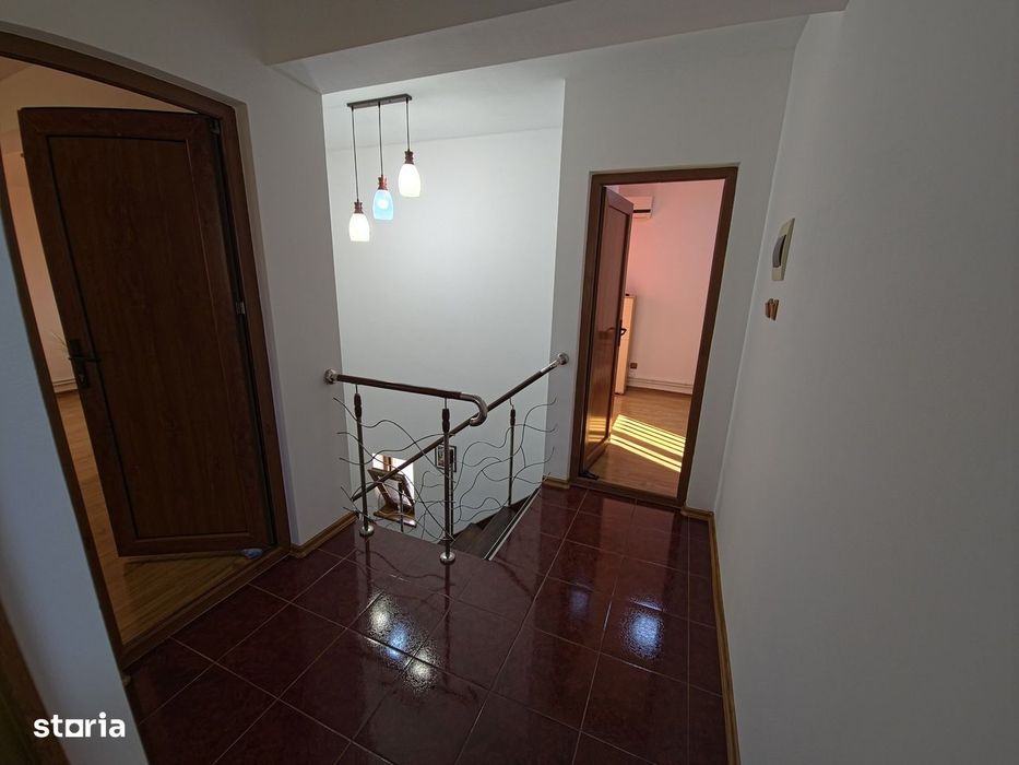 Cumpana casa 3 camere cu garaj si curte termen lung