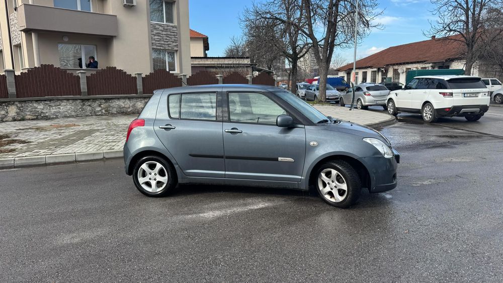 Продавам Suzuki swift 1.3 бензин