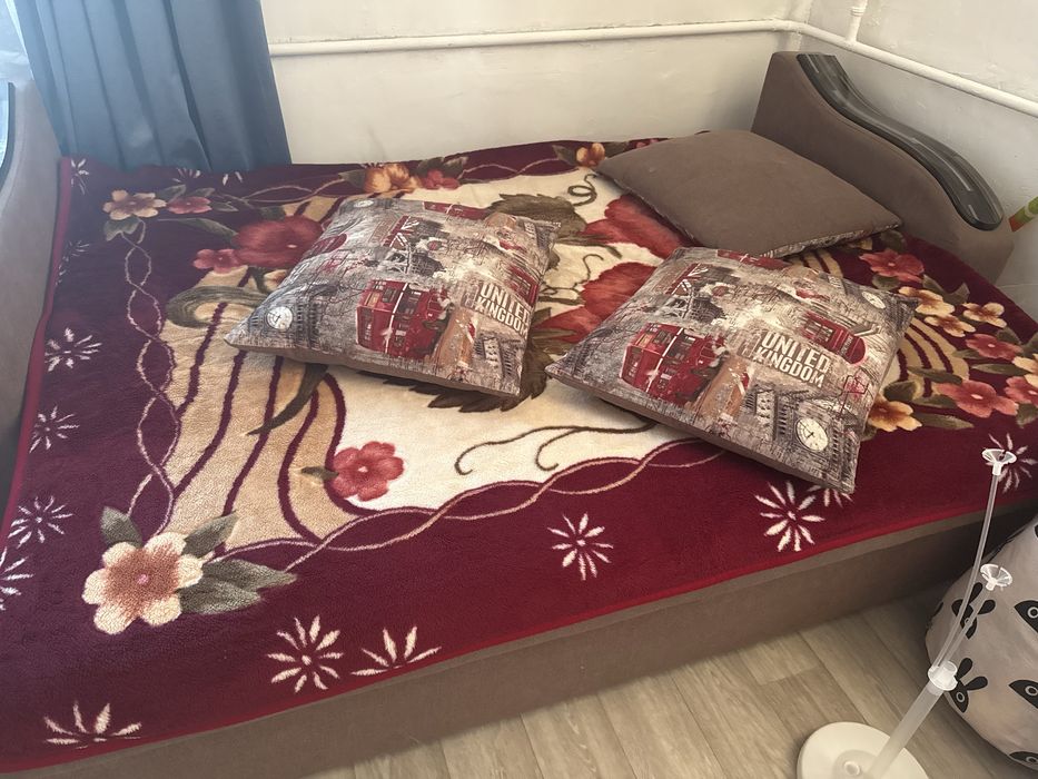 Продам диван в хорошем состояний