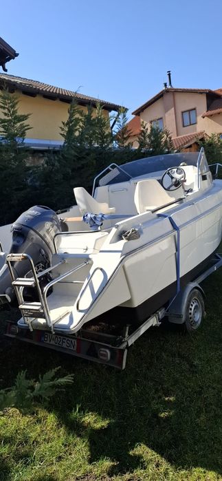 Barca de vinzare