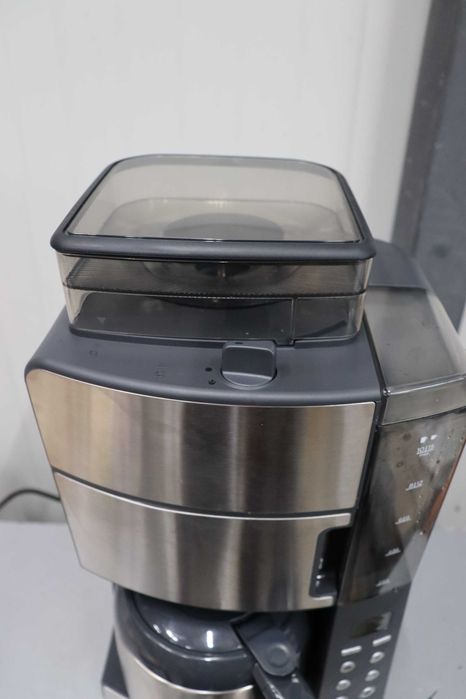 Кафемашина Russell Hobbs Grind & Brew с мелачка, 10 чаши,1000W