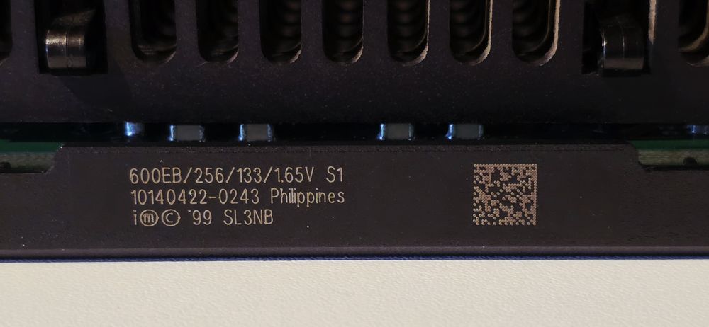 Procesor Intel Pentium III 600MHz Slot 1 SL3NB piesă colecție retro