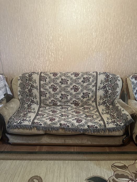Диван с двумя креслеми