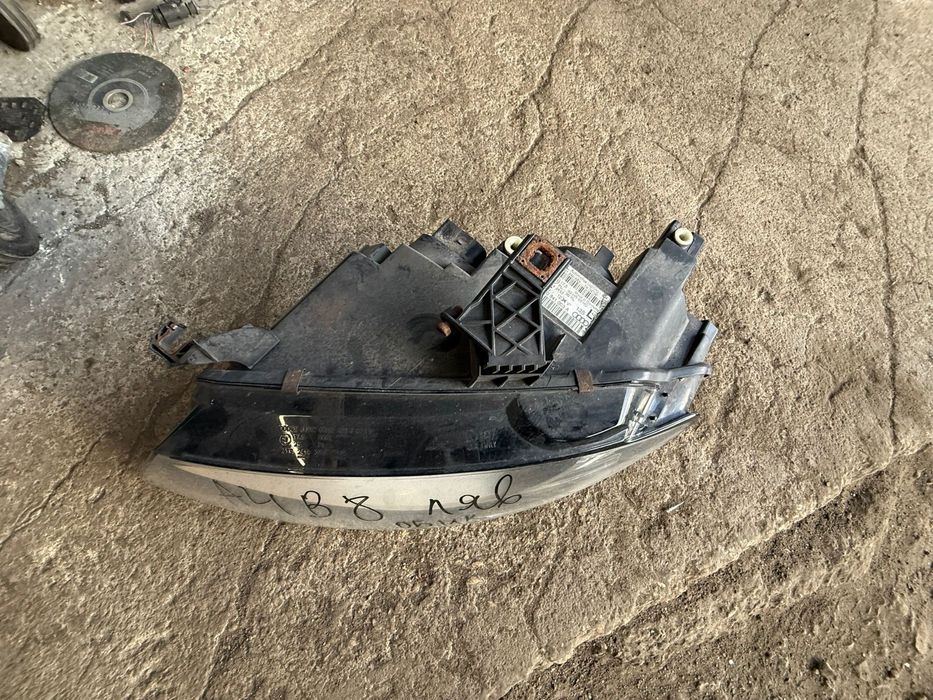 Ляв фар за Ауди Audi A4 B8 Обикновен 8k0941003