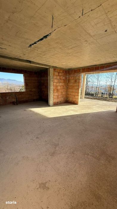 Casa la rosu in Grosi, 144 mp construiti, teren 536 mp, priveliste sup
