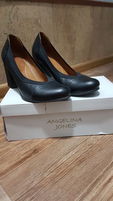 Продаю туфли  женские